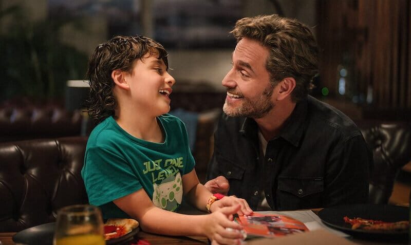 「僕と、パパと、ホントのパパを見つけるまで」Netflix配信：血のつながりだけが親子の絆ではない？