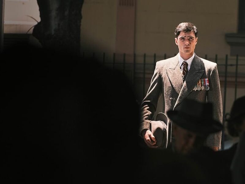 프라임 비디오 시리즈 ‘먼 북으로 가는 좁은 길’: 사랑, 전쟁, 그리고 지울 수 없는 상처를 탐구하다