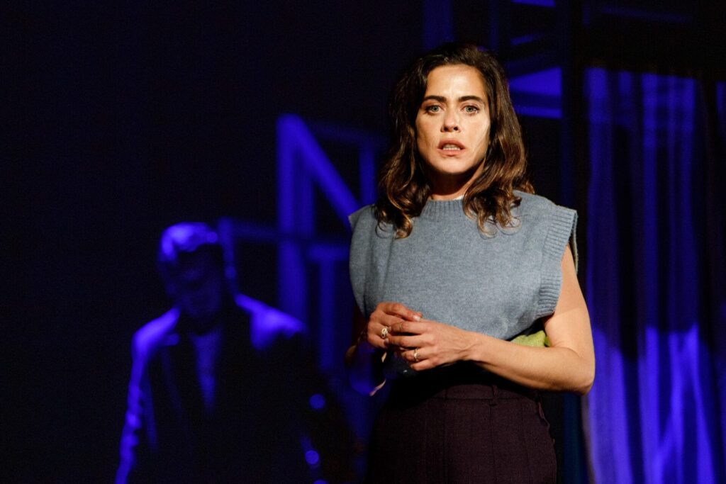 «Casa de Muñecas» Llega Renovada al Teatro Fernán Gómez con María León