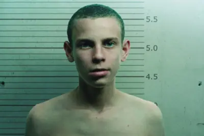 Netflix 剧集《再见坏男孩》：以幽默、讽刺和现实主义探讨少年管教所