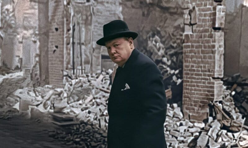 넷플릭스, “영국과 대공습” 출시: 복원된 컬러 영상과 생존자 증언 담은 제2차 세계 대전 다큐멘터리