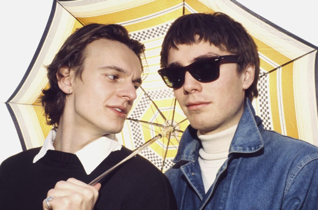 클린 아웃 루이스, 황홀한 팝의 세계로 초대