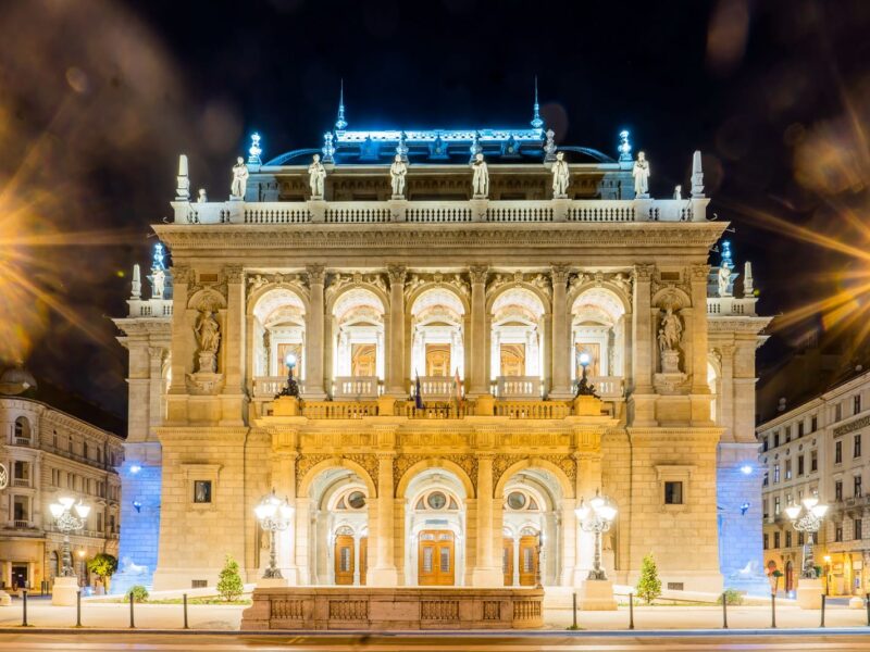 匈牙利国家歌剧院揭幕第142个演出季：经典与现代交织，星光璀璨