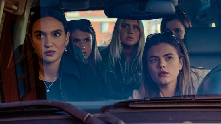 Anden sæson af Barracuda Queens lander på Netflix: Fra forstadstyverier til risikable kunsttyverier