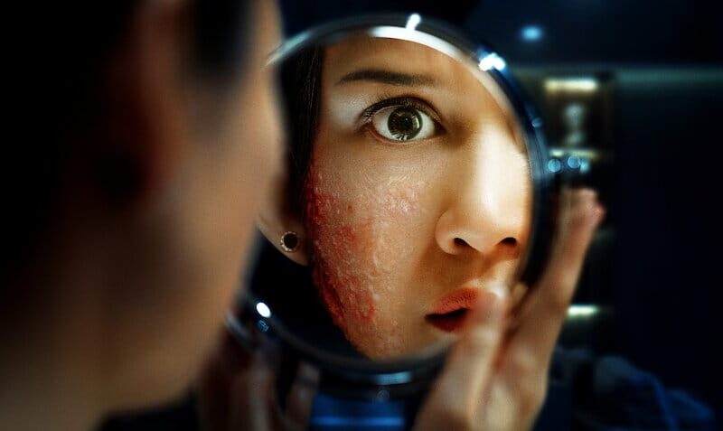 崩壊の解剖学：Netflixの心理スリラー『ノーマル・ウーマン』の内幕