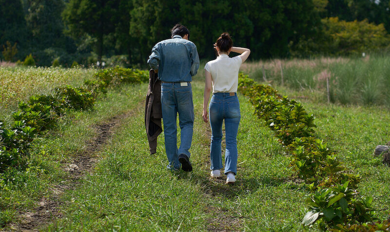 «Лучше припоздниться, чем остаться одному» от Netflix: Глубокое погружение в любовь для тех, кто был одинок всю жизнь