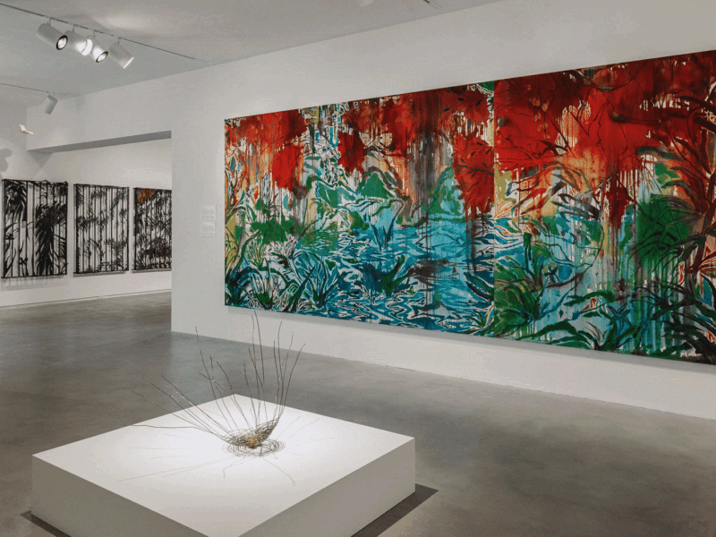 사이프 아즈즈, 첫 미술관 전시 ‘키트 헤겔파’ 통해 토지 사유화와 식민주의 역사를 조명하다