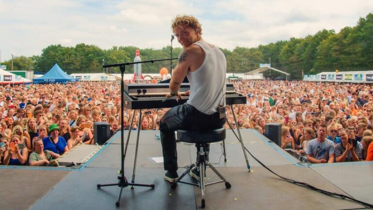 Christopher: A Beautiful Real Life su Netflix: un ritratto analitico della celebrità pop e della vita domestica