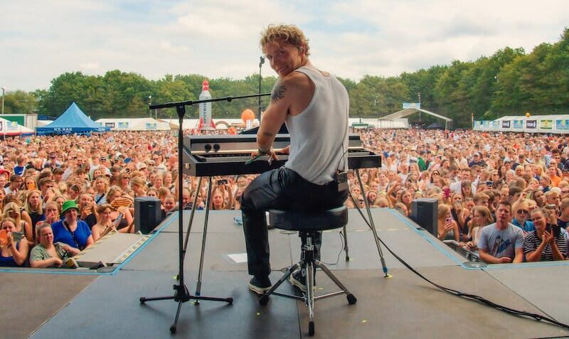 《克里斯托弗·尼森：真实美丽人生颂》上线Netflix：对流行明星与家庭生活的分析性画像