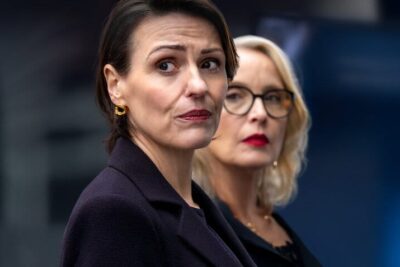 Zwei Frauen zwischen Macht und Angst in Hostage auf Netflix