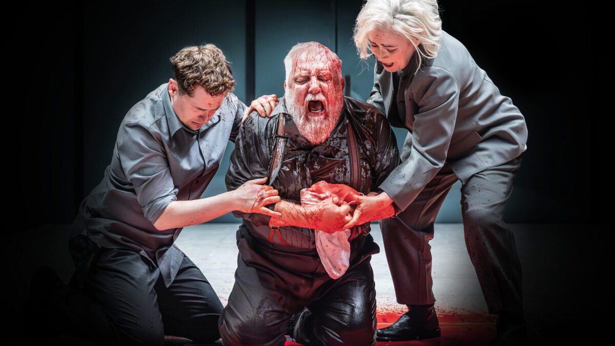 Simon Russell Beale estrela Tito Andrônico da RSC; elenco completo para Londres é revelado