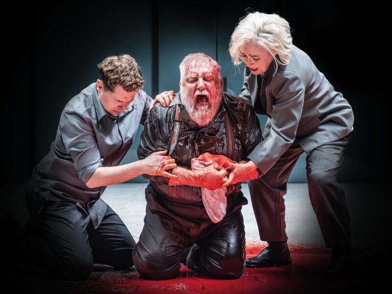 Simon Russell Beale estrela Tito Andrônico da RSC; elenco completo para Londres é revelado