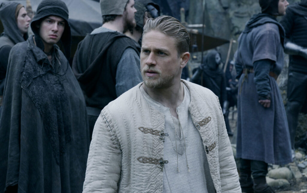 Charlie Hunnam: do fenômeno de TV à figura global entre cinema e streaming