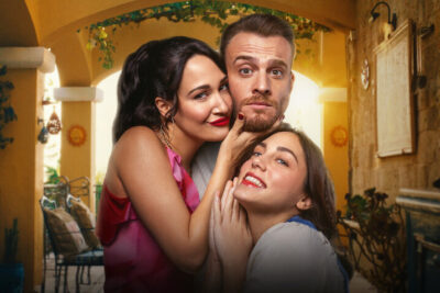 Tytani tureckiej telewizji, Gupse Özay, Kerem Bürsin i Öykü Karayel, ścierają się w nowej, wybuchowej komedii romantycznej Netflixa, Miłość platoniczna