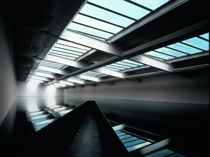 The Long Now: Saatchi Gallery celebra quatro décadas olhando diretamente para o presente