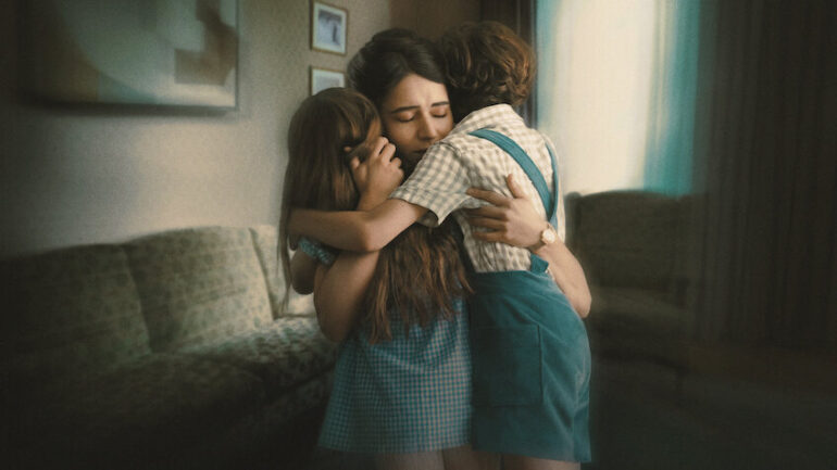 「私たちは、誰にも知られずそこを出た」：Netflixが実在の誘拐事件を、復讐、権力、抵抗を描く世界的スリラーに映像化