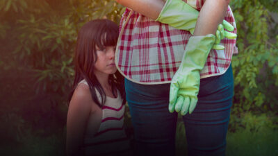 ドミンガ・ソトマヨル監督の『そこから泳いで、私の方へ』：高く評価されたチリ小説を原作に、階級と共犯関係を描く