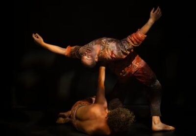 Gary Langs „The Other Side of Me“ errichtet im Sydney Opera House eine klangliche Architektur der Entwurzelung