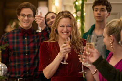 Crăciun fericit cu fostul: Alicia Silverstone se întoarce cu coșmarul de a petrece sărbătorile alături de un fost pe Netflix