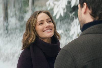 “Champagne Problems” på Netflix: Sådan forelsker man sig (og forhandler) i juletiden