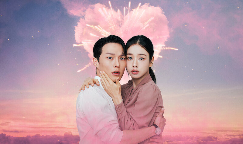 La Próxima Obsesión de Netflix: Por Qué «Un beso con chispa» Es la Comedia Romántica de Oficina Que No Sabías Que Necesitabas