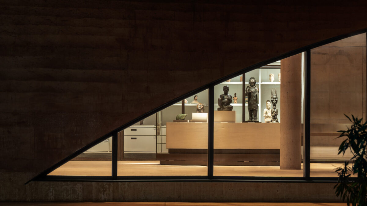 MOWAA, 현지 시위와 대화 속 개관 기념 전시 연기