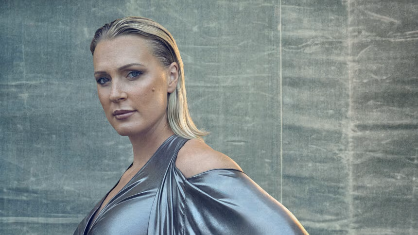 Magnus Ragnvid, Sarah Sjöström, 2025 Portrait of Honour, Swedish National Portrait Gallery (the image is cropped).