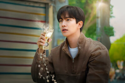 नेटफ्लिक्स की 現金英雄 और नियोलिबरल सुपरहीरो: जब अच्छाई की कीमत चुकानी पड़ती है