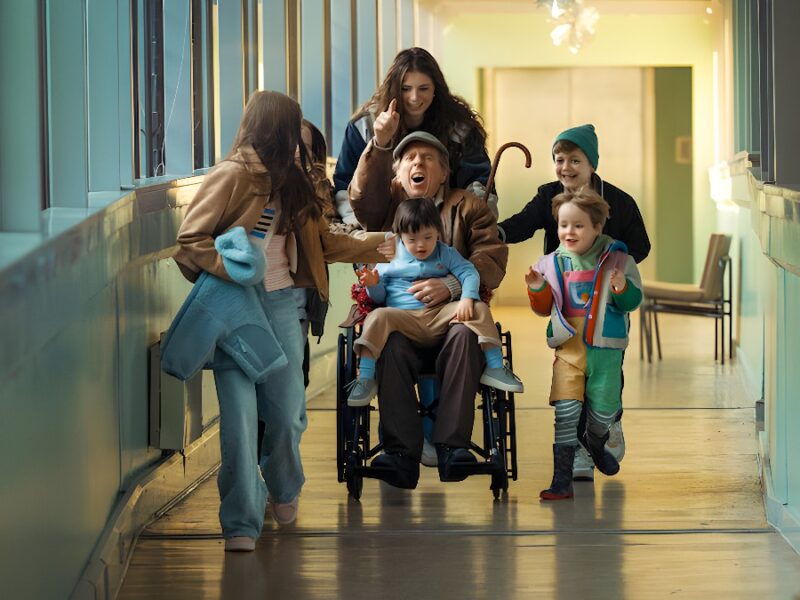 凯特·温斯莱特导演处女作《再见六月》重新定义 Netflix 假日催泪大片：深度评论与专题报道