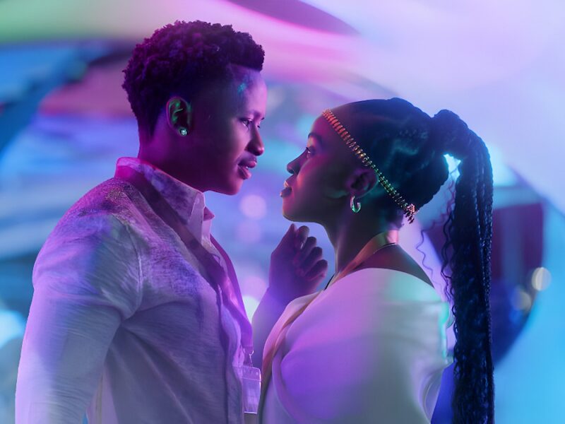 绝佳年份：Netflix新片《醇爱恋曲》如何将南非风情带上全球舞台