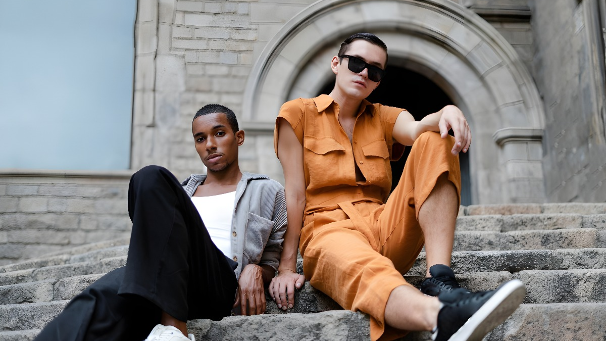 Come abbinare le sneakers da uomo? I consigli per un look perfetto