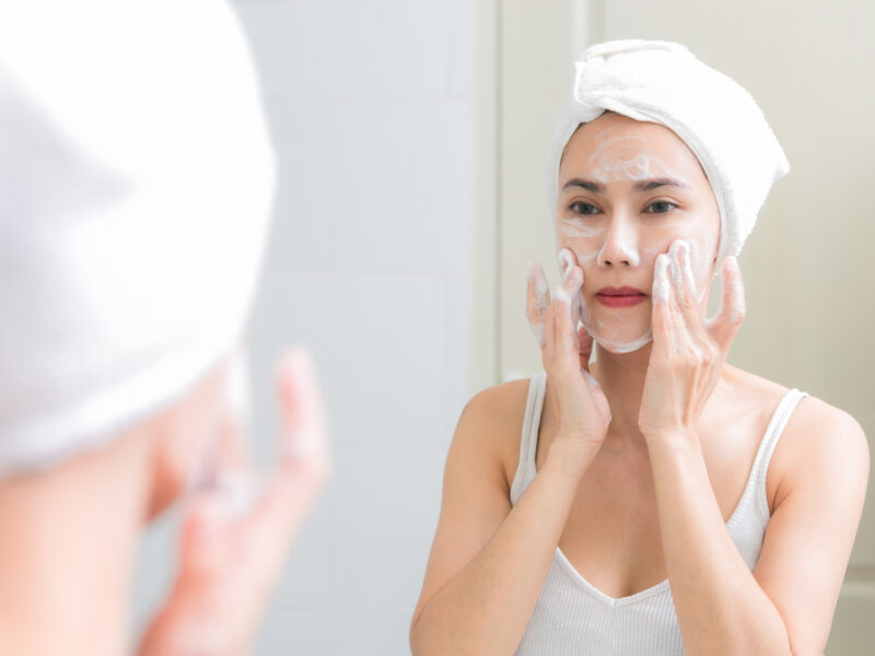 Viso tonico e sempre giovane: ecco i must have per la nostra pelle