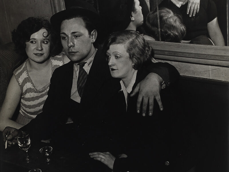 Cum a făcut Brassaï vizibil orașul modern după lăsarea întunericului