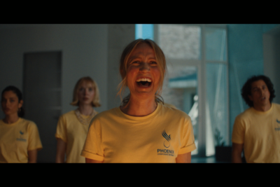 Corporate Retreat: Khi văn phòng trở thành đấu trường sinh tồn của tham vọng