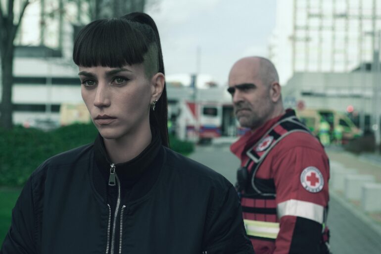 《最后救赎》重磅首播：路易斯·托萨尔化身“潜伏”父亲，深入极右组织营救亲生骨肉