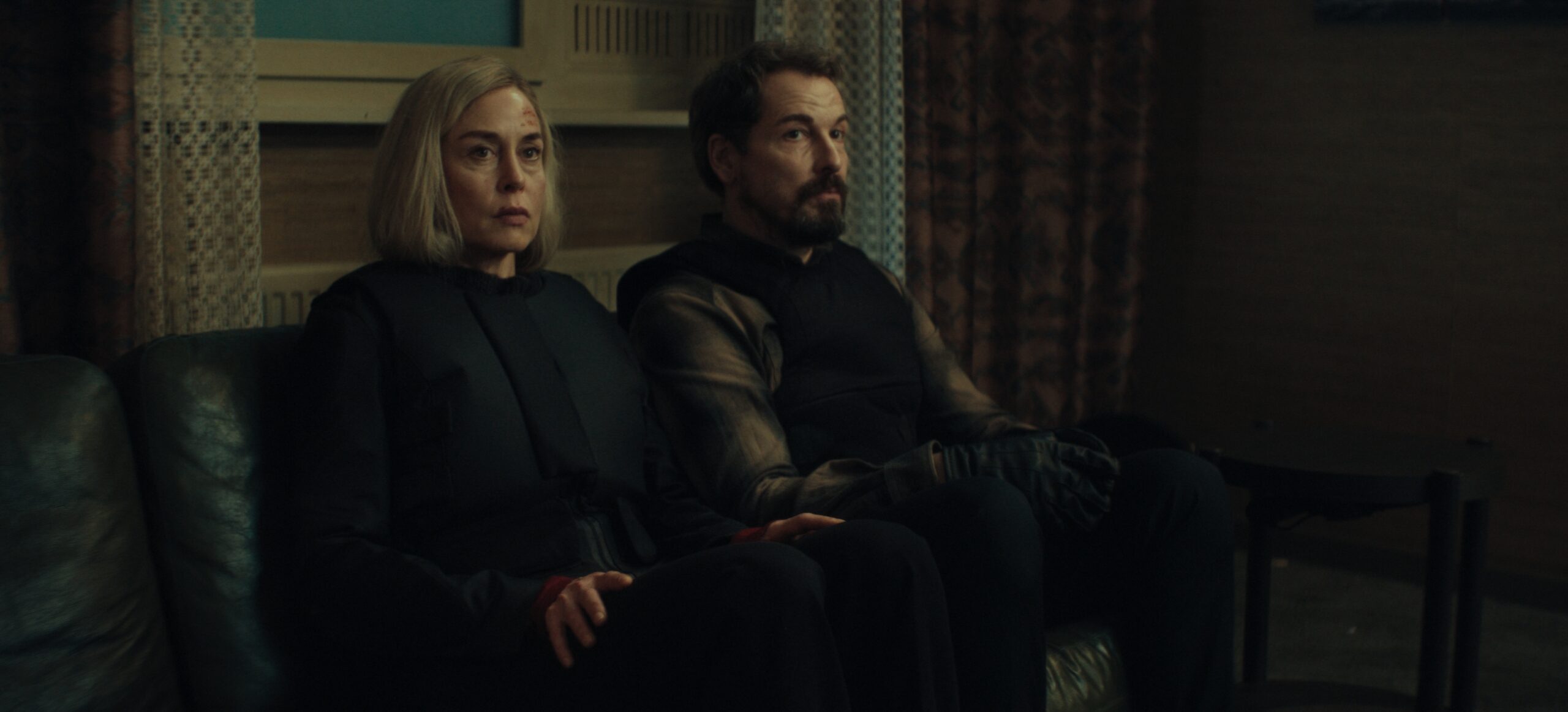 Netflix-serien «Unfamiliar» blander spionthriller med familiedrama i Berlin