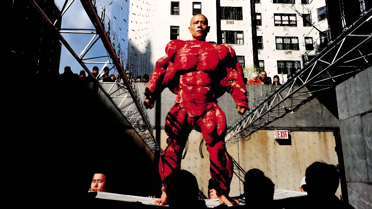 Zhang Huan em Nova York: corpo, cinzas e a fragilidade da memória na arte contemporânea