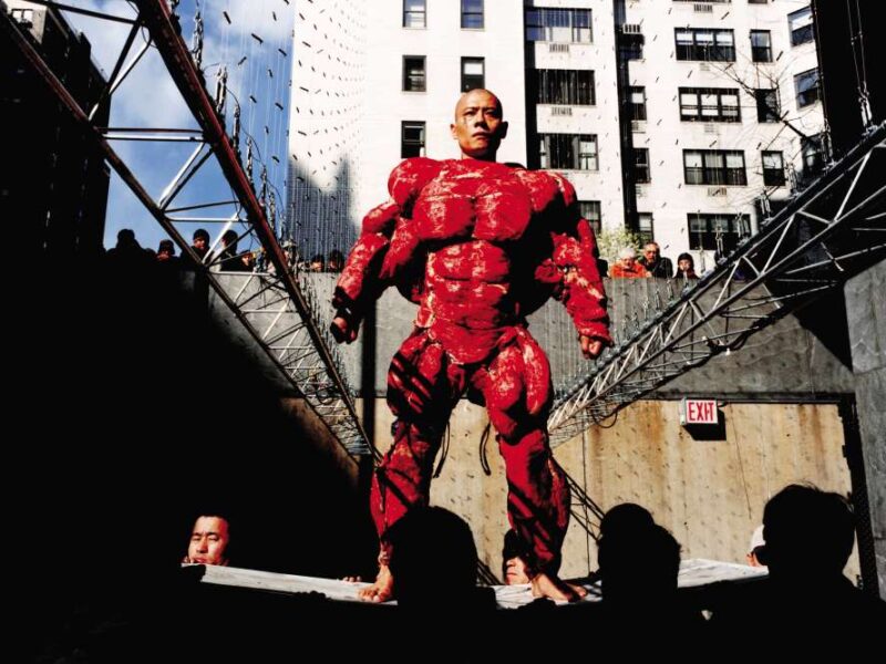 Zhang Huan em Nova York: corpo, cinzas e a fragilidade da memória na arte contemporânea