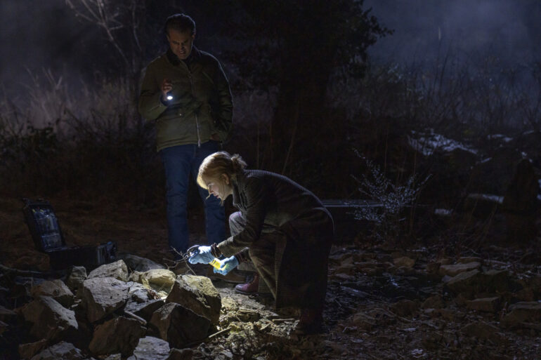 स्कारपेटा और धुंधली यादों के बीच दफन कड़वा सच