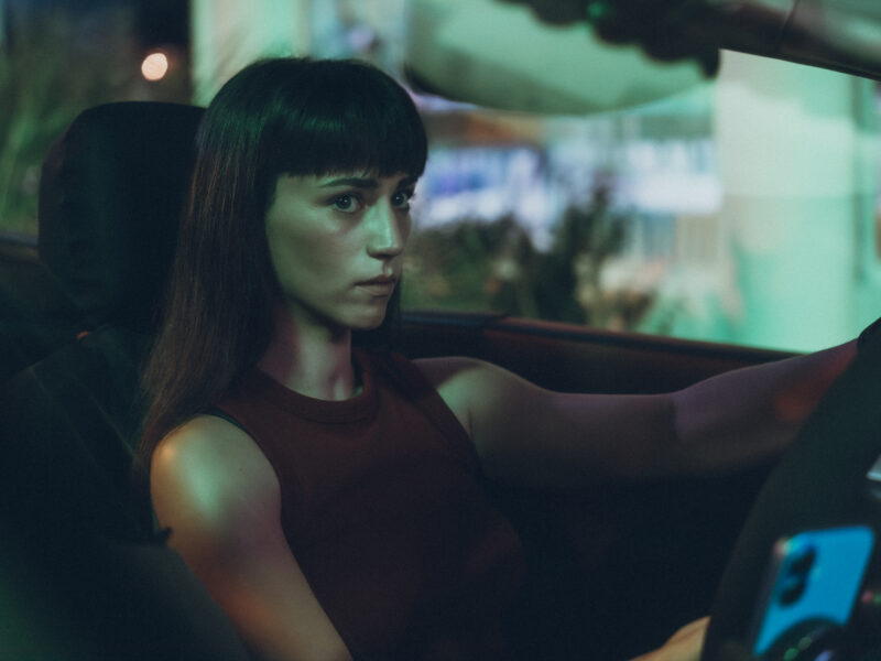 《是夜危机》：在多米尼加的灼热阳光下，揭开守护家庭的残酷代价