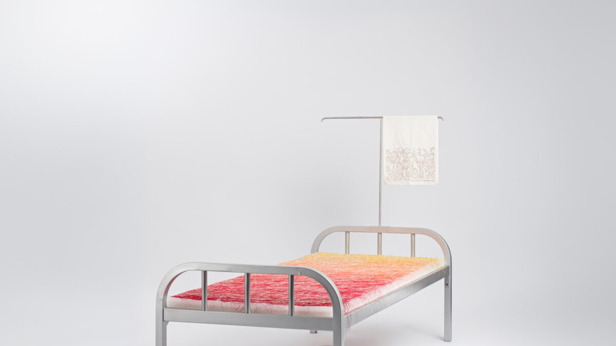 A agulha como arma: A arte que desafia a vigilância da Starlink e o novo horizonte espacial