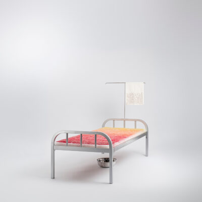 Chen Hui-Chiao, A Room with a View 15 床外的藍天 15, 2018 Bed, Cotton, Needles, Embroidery Thread, Towels, Aluminum Basin, Steel Cup, Soap Box, Toothbrush, Toothpaste, Mini Encyclopedia Site-specific Installation, 90 x 200 x 140 cm