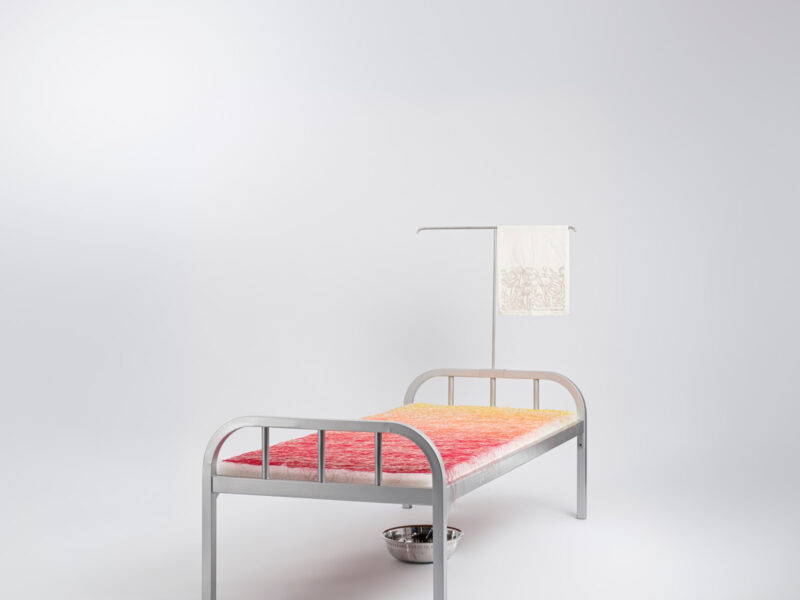 L&rsquo;aiguille comme arme : quand l&rsquo;art de Chen Hui-Chiao défie la surveillance satellite et l&rsquo;ordre spatial