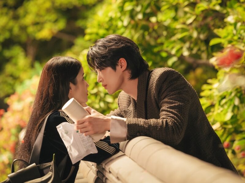 La corona perfecta: IU y Byeon Woo-seok protagonizan la comedia romántica real más esperada del año en MBC y Disney+