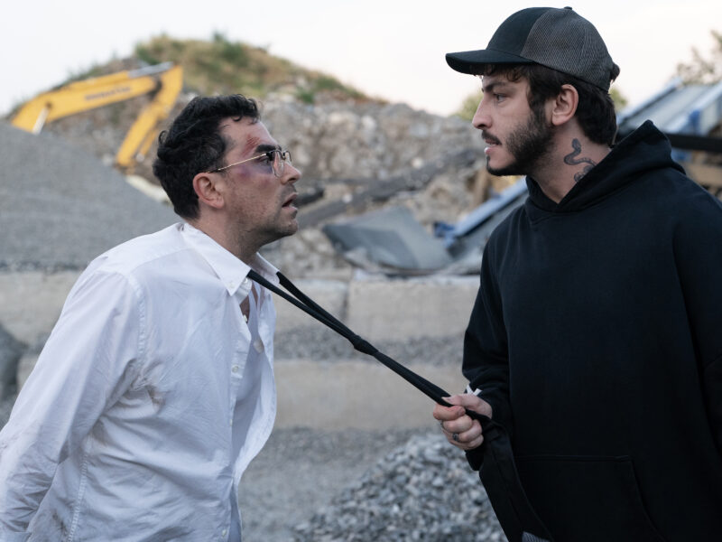 Big Mistakes Netflix’te: Kendini iyi insan sanan birinin komedisi