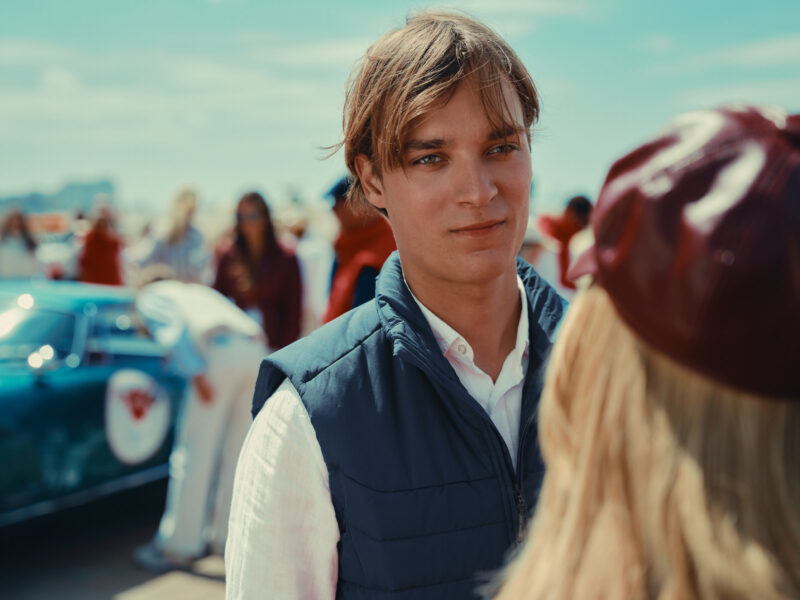 《镀金盛夏》在 Netflix 迎来结局：当特权的外壳碎裂，被表演的生活将无处遁形