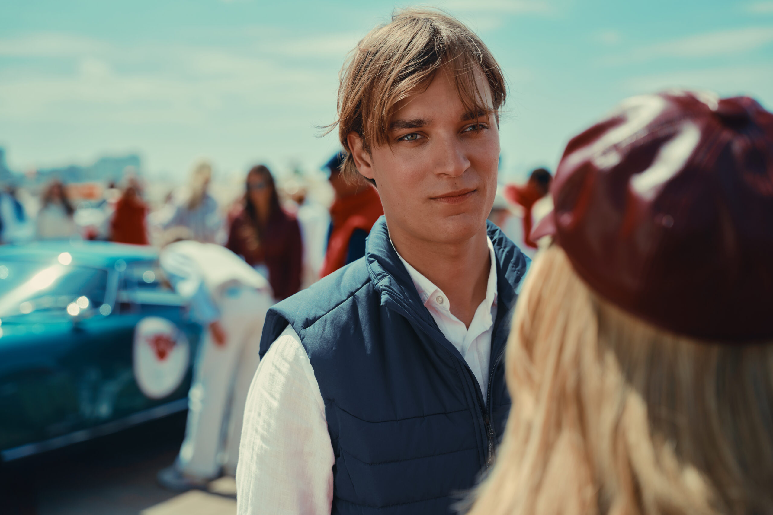 《镀金盛夏》在 Netflix 迎来结局：当特权的外壳碎裂，被表演的生活将无处遁形