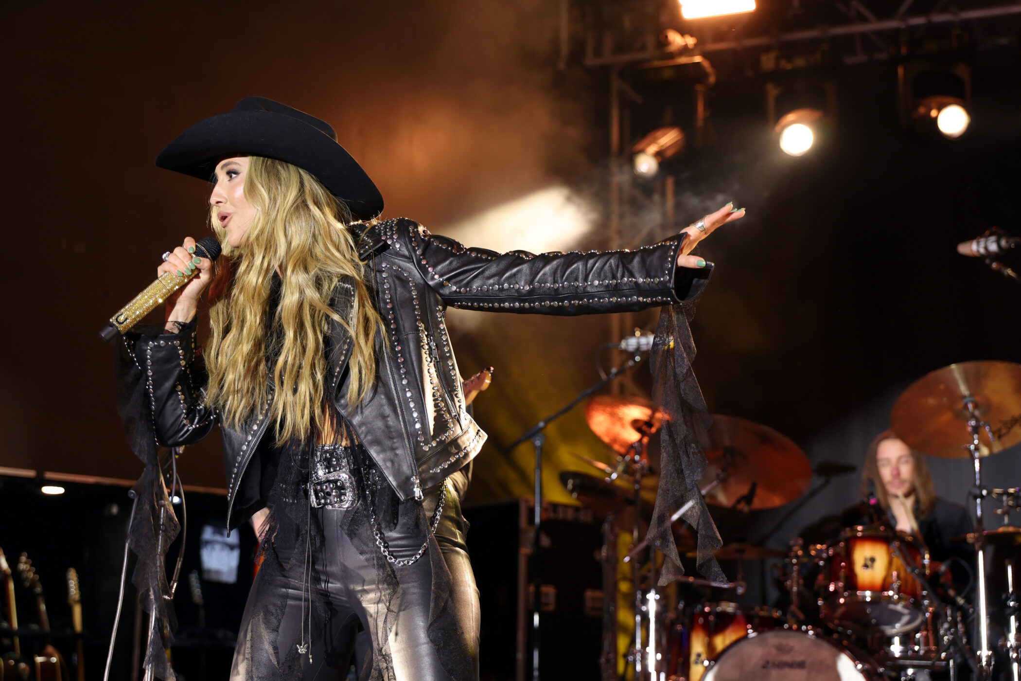 Lainey Wilson: Keepin' Country Cool