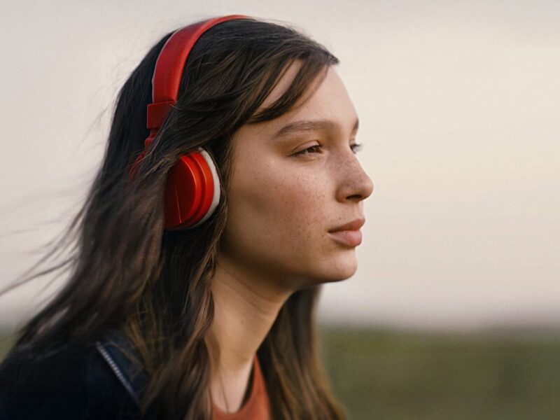 Au-delà des mots sur Netflix : la voix d&rsquo;Eletta n&rsquo;appartient qu&rsquo;à elle, et s&rsquo;en aller coûtera tout