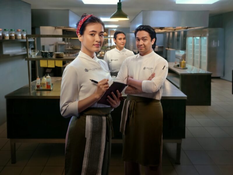 Ze szczyptą miłości na Netflixie opowiada o kucharce, która nauczyła się wszystkiego od matki — i dlaczego to nie wystarczy